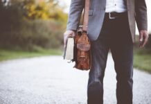 Czy nauczyciel może pracować na dwa etaty?